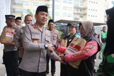 Pererat Hubungan Dengan Masyarakat, Polisi Gelar Jumat Peduli Bersama Driver Ojol