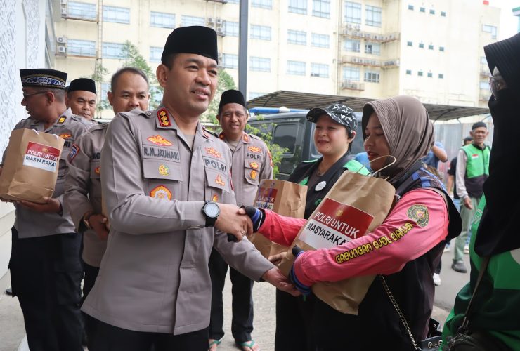 Pererat Hubungan Dengan Masyarakat, Polisi Gelar Jumat Peduli Bersama Driver Ojol