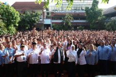 Menko Pangan Turun ke Bekasi: Gandeng Wawali Sosialisasikan MBG hingga Tinjau Pasar Murah di Pondok Gede