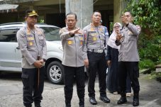 Bentuk Empati, Kapolda Metro Jaya Sambangi Korban Kebakaran di Kalideres
