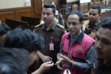 Nadiem Makarim Mohon Pengalihan Tahanan, Kondisi Kesehatan Terus Menurun