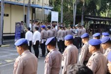 Wakapolres Kepulauan Seribu Tekankan Pelayanan Humanis dan Zero Pungli dalam Apel Pagi