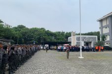 Satpol PP dan Linmas Bekasi Bersihkan Jalan Pangeran Jayakarta Gelar Aksi K3 Massal