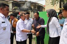 Wawali Bekasi Tinjau Penyaluran Bantuan Pangan, Pastikan 10 Kg Beras Berkualitas