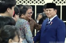 Pelantikan 6 Pejabat di Istana, Interaksi Prabowo dan Rocky Gerung Curi Perhatian