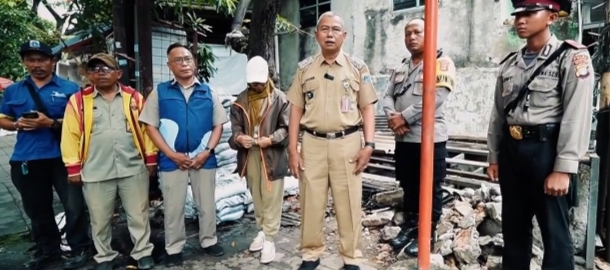Sepanjang 216 meter Saluran Mahoni Tugu Utara sedang dilakukan Pengurasan Satgas SDA
