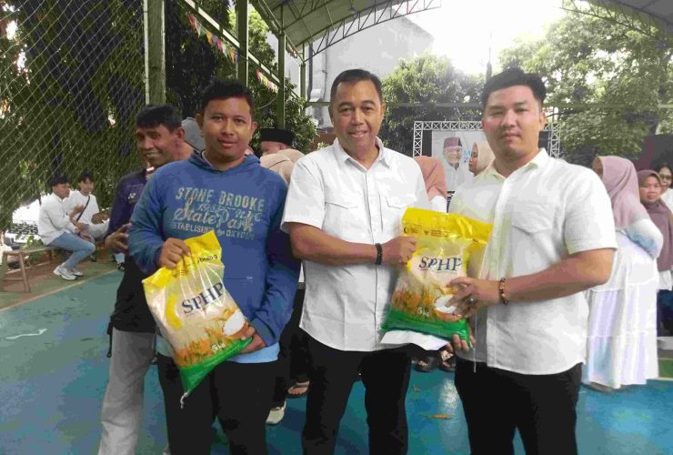 Ratusan Paket Sembako Dibagikan di Mustikajaya, Upaya Kendalikan Harga Pangan