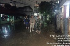 Rutinitas, Babinsa Bersama Komduk Patroli Malam Cegah Gangguan Kamtibmas