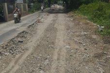 Puing Jalan Cor Dibawa Keluar Lokasi, Proyek Jalan Raya Cirarab Tangerang Tuai Sorotan Masyarakat