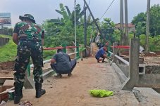 Sinergi TNI dan Warga Tuntaskan Jalan Jembatan Garuda di Pinang