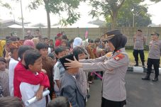 Bukan Takut, Malah Senang: Puluhan Siswa SD “Gerebek” Polres Metro Tangerang Kota di Hari Kartini