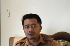 Camat Cisauk Perintahkan Trantib Cek Bangunan diduga Ilegal dan Pembuangan Sampah Di Bantaran Kali