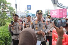 Kejutan May Day dari Kapolres Priok: Kue Ultah, Nasi Kotak, dan Deklarasi Keselamatan Kerja