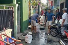 Warga RW 09 Tugu Utara Kerja Bakti Bersihkan Lingkungan bersama Tim Pelangi