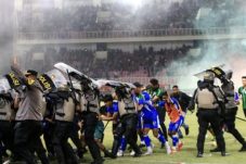 Gagal ke Liga Super Indonesia, Kekalahan Persipura Jayapura Picu Kericuhan Suporter