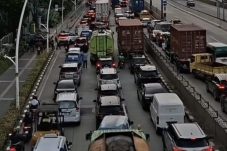 Hari Kejepit Tol Arah Jakarta Macet Pagi Ini, Jagorawi hingga Japek Padat karena Volume Kendaraan