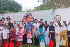 Mantan Petinju Nasional Otong Kosasih Motivasi 40 Anak Yatim di Neglasari: Raih Indonesia Emas