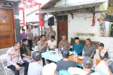 Warga Muara Angke Curhat ke Kapolres: Begal Merajalela, Penerangan Jalan Minim