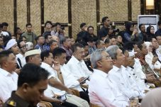 Plh. Wali Kota Bekasi Harris Bobihoe Hadiri Pisah Sambut Kajati Jawa Barat di Gedung Pakuan Bandung