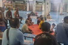 Sambil Nobar Piala Dunia 2026, Polres Tanjung Priok Sosialisasikan Call Center 110 ke Warga
