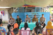 Sambangi Kampung Cacing Karawaci, Kapolrestro Tangerang Kota Ajak Warga Perangi Narkoba dan Aktifkan Siskamling