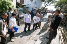 Gercep aduan warga Kasie SDA Jakut dan Anggota DPRD tinjau Jln Komplek Bermis Muara Angke
