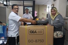 Sudin PRKP Jakarta Utara Berikan Kursi Roda Guna Mendukung Mobilitas Warga yang Membutuhkan