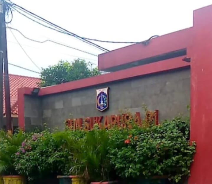 Abaikan Aturan, Pihak SDN 01 Sukapura Diduga Jual Seragam di Sekolah