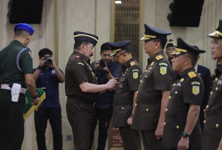 Jaksa Agung Burhanuddin Lantik Asep Nana hingga Kuntadi, Ini Daftar Pejabat Baru Kejaksaan Agung