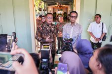 Silaturahmi ke Sri Sultan HB X, Menteri LH Jumhur Dapat “Suntikan” Jaga Lingkungan