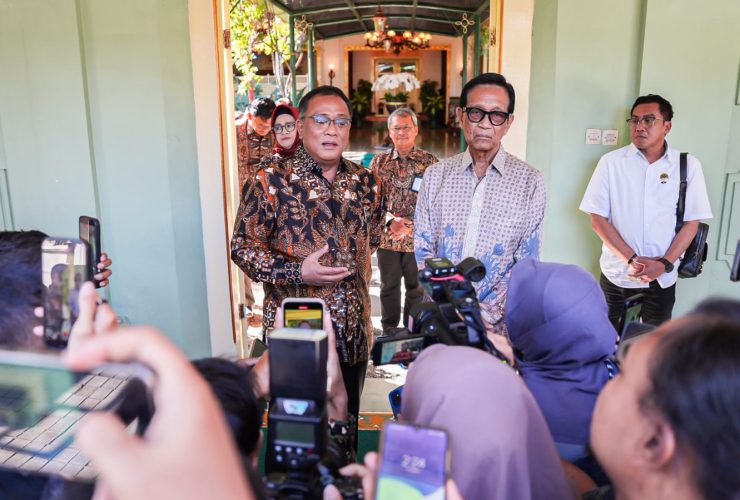 Silaturahmi ke Sri Sultan HB X, Menteri LH Jumhur Dapat “Suntikan” Jaga Lingkungan
