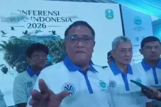 Menteri Lingkungan Hidup Jumhur Meneteskan Air Mata Saat Bela MBG di KSI 2026