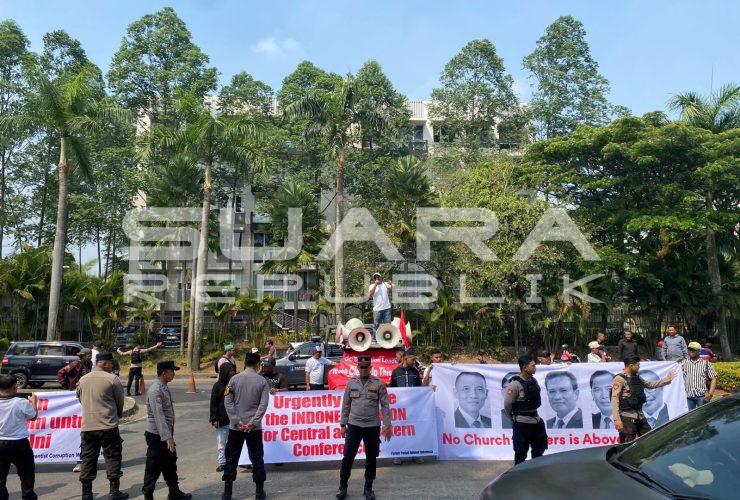 Aksi Jemaat dan Pendeta GMAHK di GNI Basilea Christ Cathedral Tangerang Tuntut Evaluasi Pimpinan