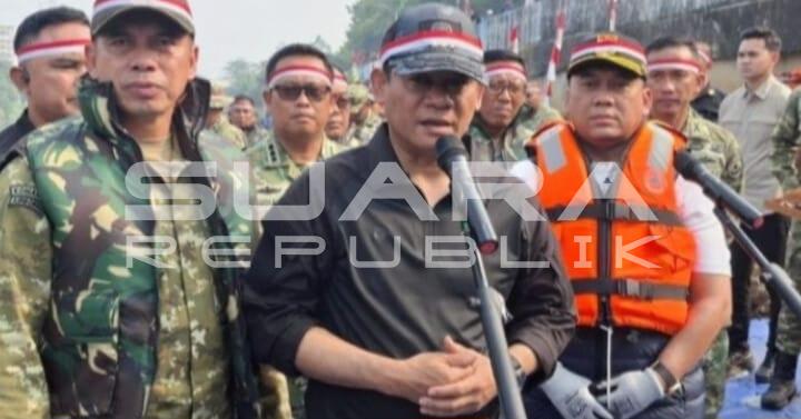 Jelang HUT RI ke-81 TNI-Polri dan Pemprov DKI Bersihkan Sungai Kalijodo