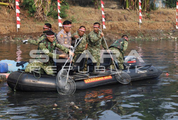 Sambut HUT ke-81 RI, 1.000 Personel TNI-Polri dan Pemprov DKI Bersihkan Sungai Kalijodo
