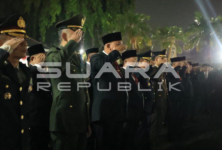Jelang HUT ke-81 RI, Tri Adhianto dan Abdul Harris Hadiri Renungan Suci di TMP Patriot Bangsa Bekasi