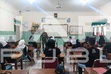 Babinsa Masuk Sekolah, Sertu Sumadiyono Tanamkan Disiplin dan Wawasan Kebangsaan di SMPN 1 Wonogiri