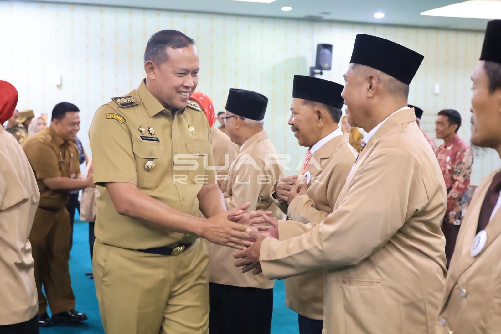 Tri Adhianto Kukuhkan Pengurus LLI Kota Bekasi, Dorong Lansia Tetap Aktif dan Produktif