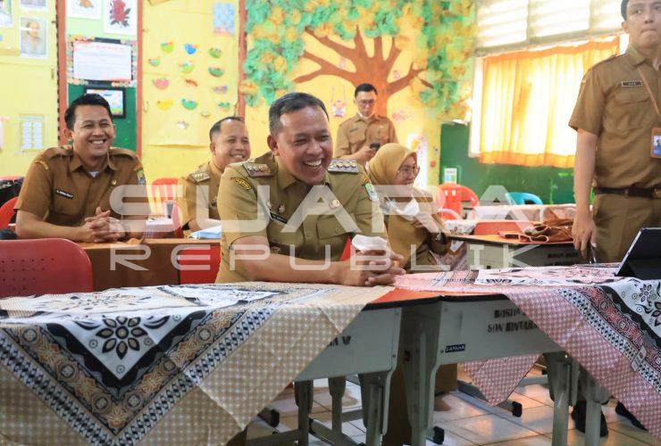Pemkot Bekasi Berlakukan PJJ bagi Siswa SD-SMP, Tri Adhianto Pantau Pembelajaran Daring