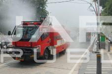 Kodim 0502/JU Kerahkan Water Canon Bersihkan Jalanan dan SMAN 41 dari Debu Vulkanik