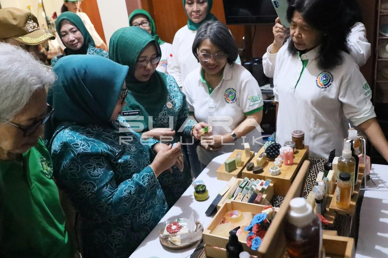 Lomba Anugerah Gapura Sri Baduga, Wiwiek Hargono Apresiasi Kreativitas Warga Bekasi Barat Kelola Limbah