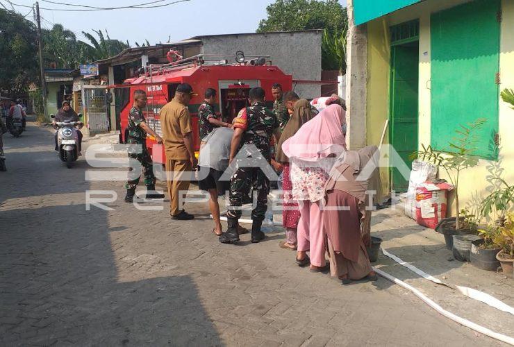 Koramil 01/Tangerang Distribusikan 5.000 Liter Air Bersih untuk Warga Kunciran Jaya