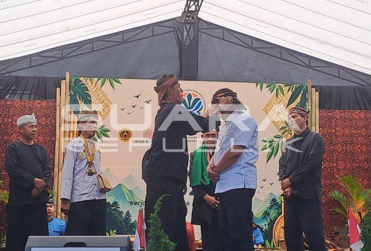 Lawung Lingkung Garut, Menteri LH Jumhur Dapat Gelar Adat Pasundan