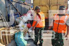 Satgas Sampah Koramil 05/Ciputat Bersihkan Jalan H Usman