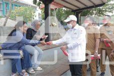 Wakil Wali Kota Tangsel Bagikan Ribuan Masker ke Warga