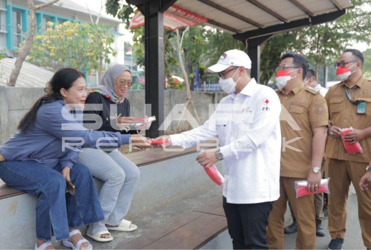 Wakil Wali Kota Tangsel Bagikan Ribuan Masker ke Warga