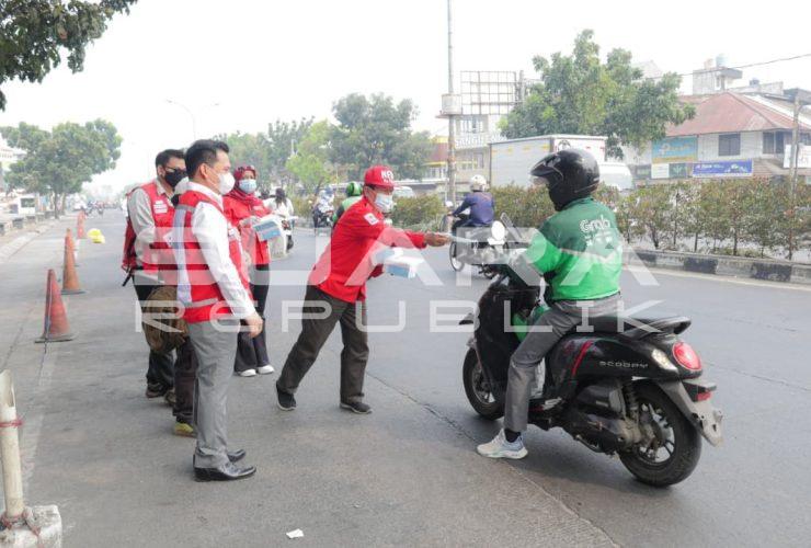 Tangsel Bagikan 14.000 Masker Gratis, Warga Diminta Waspadai Abu Vulkanik