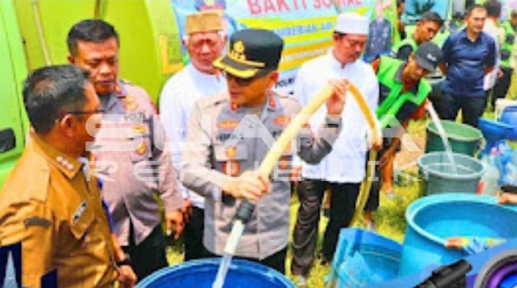 Tak Hanya Air Bersih, Polres Tangerang Kota Bagikan Sembako dan Pengobatan Gratis di Pakuhaji
