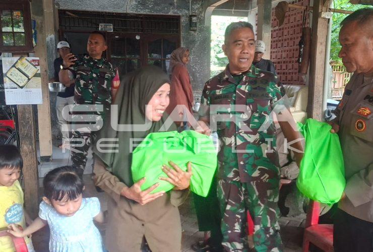 Koramil Pondok Aren Salurkan 50 Paket Sembako untuk Warga