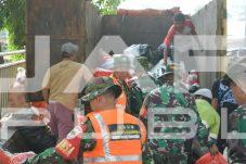 Tindak Lanjut Perintah Danrem, Peltu M. Nooh Pimpin Pembersihan Sampah di Pasar Ciputat